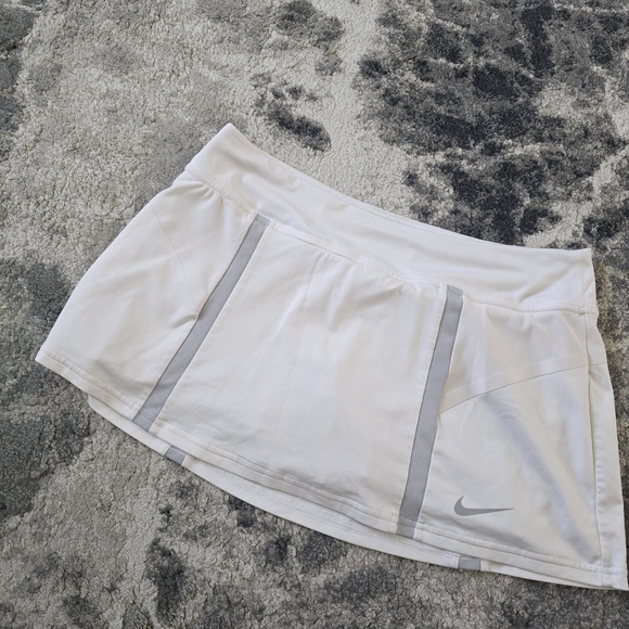Nike Medium White and Gray Athletic Tennis Golf Mini Skirt Dri-fit - Picture 1 of 6